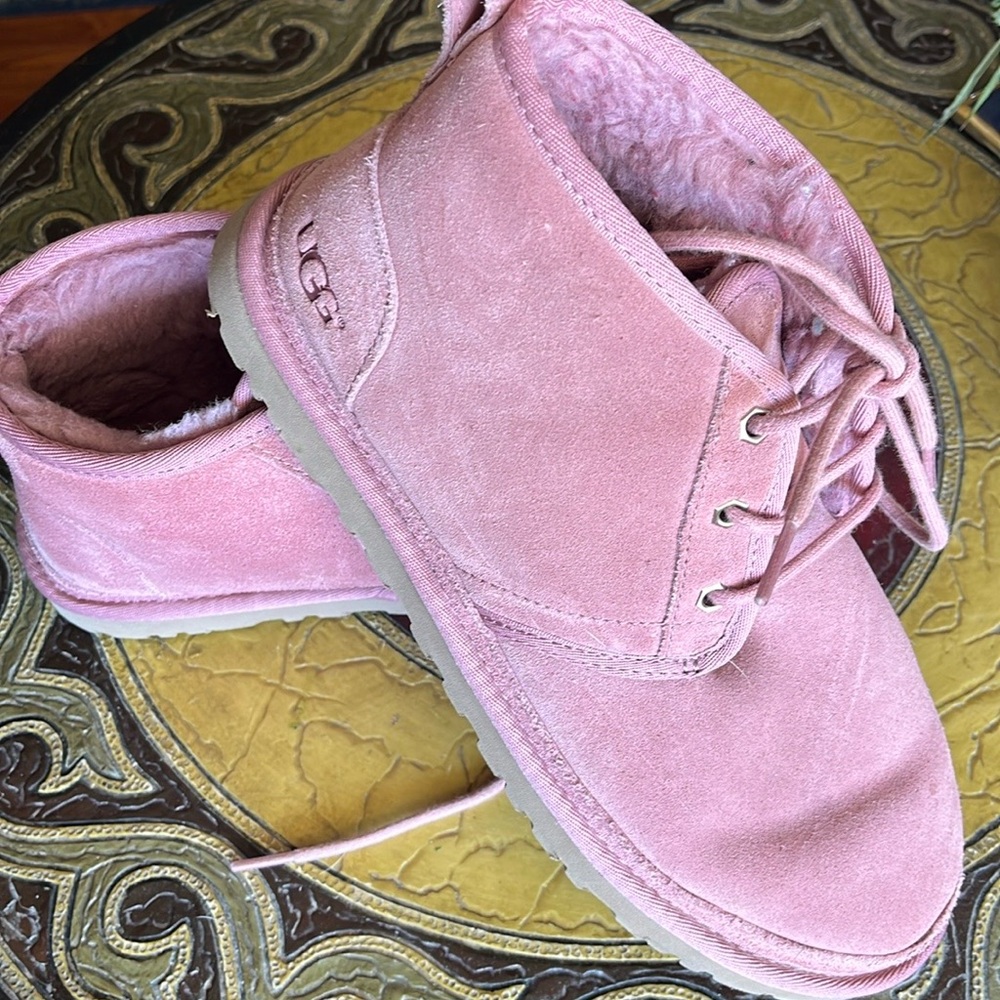 Women’s UGG Neumel style lace shoe